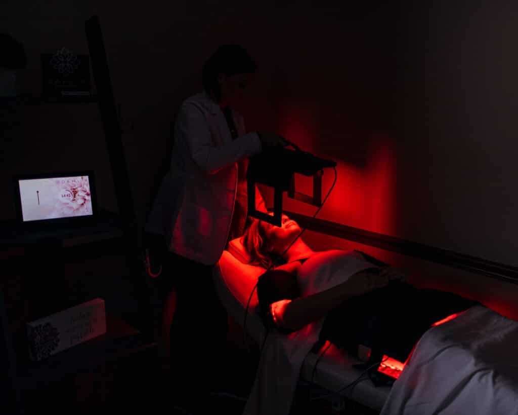 5 benefits of red light therapy